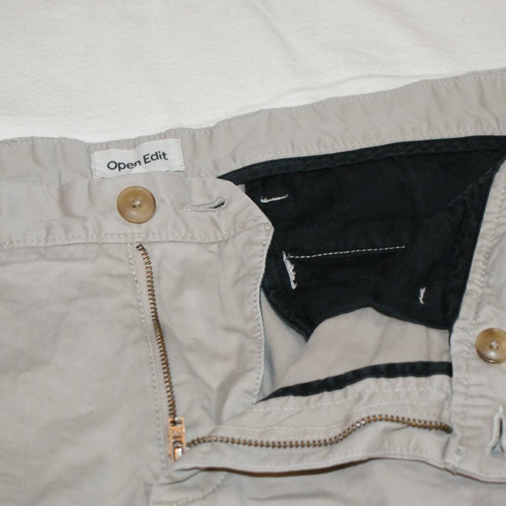 Open End Well made Beige Pants Size 33 x 32 Extra Buttons Straight Leg